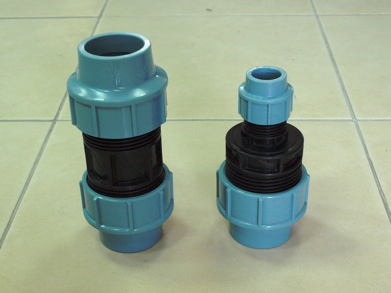 PE pipe locking method